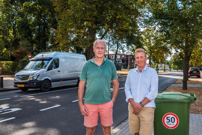 Flitspaal weg, dus gas op de plank op de Deldenerstraat in Hengelo ...
