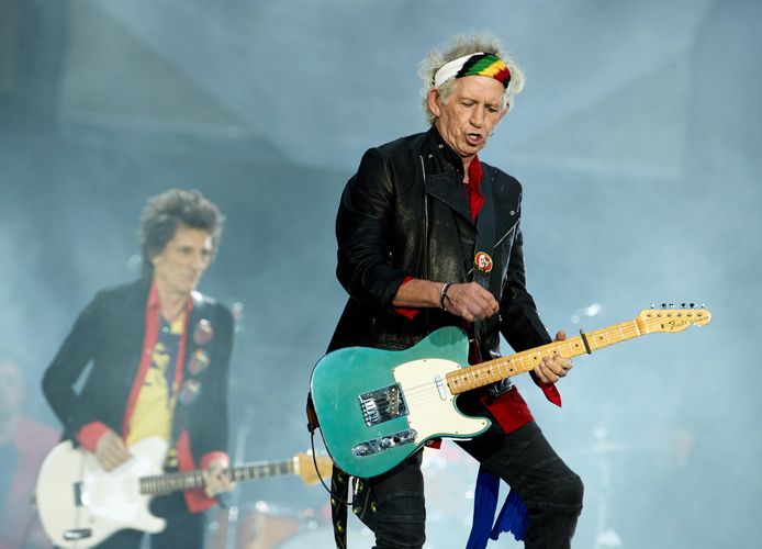 Keith Richards van The Rolling Stones tijdens een concert in Berlijn.