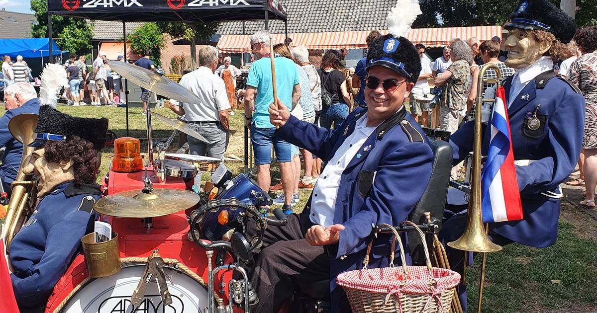 Oude ambachten, marktkramen en houtklover tijdens Jaarmarkt RHC ...