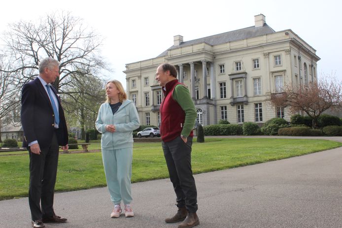Tetiana in gesprek met burgemeester Pieter De Crem en baron Amaury de Crombrugghe.