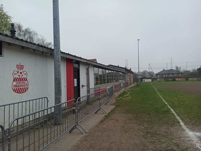 De feiten speelden zich af buiten aan de kantine van SK Vinderhoute.