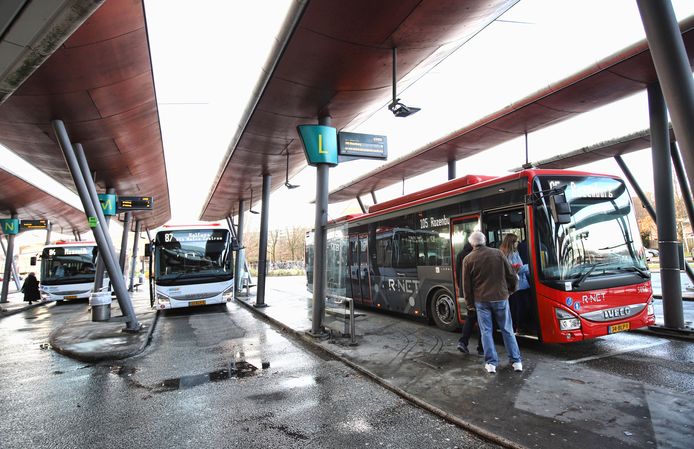 Busstation Spijkenisse Centrum.
