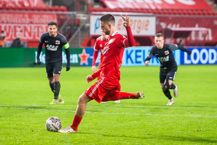 Ricky van Wolfswinkel met de openingstreffer.