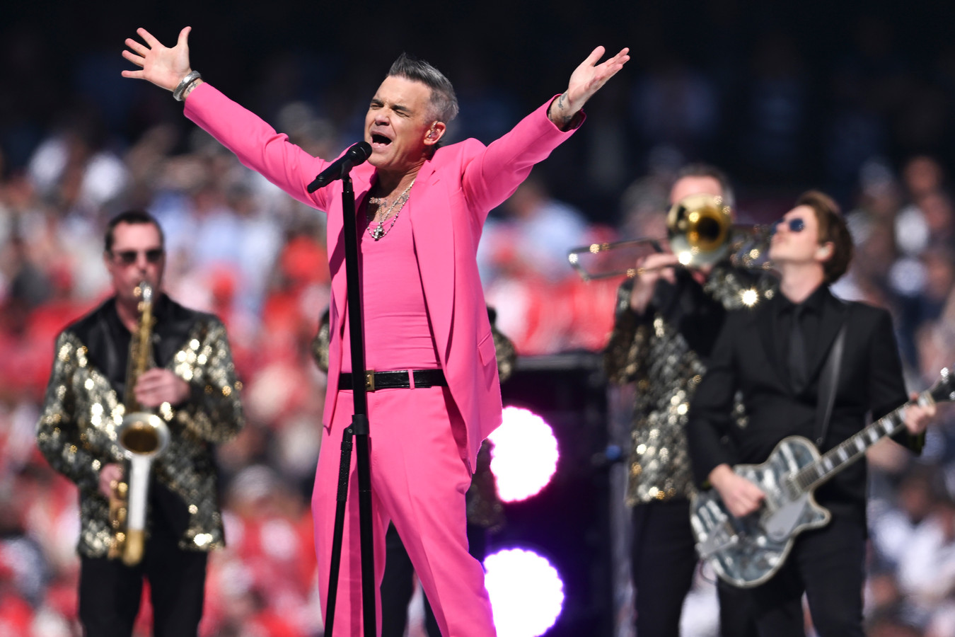 Concert robbie williams in ziggo dome wordt met twee weken uitgesteld
