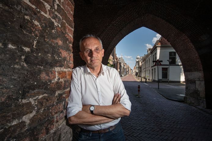 Theo Boer in zijn woonplaats Kampen. ,,We zijn het allereerste land ter wereld met zowel een suïcidepreventieprogramma als een suïcidehulpprogramma."