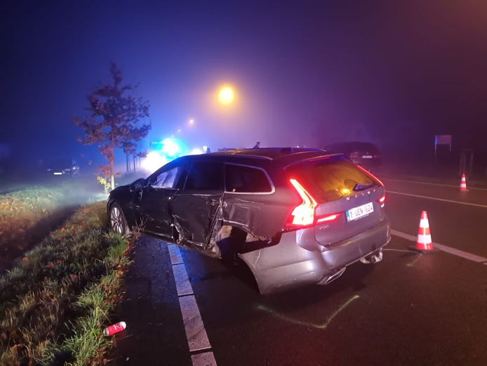 Op de Turnhoutsebaan in Schilde raakten 3 auto’s bij een ongeval betrokken. Eén bestuurder werd met lichte verwondingen naar het ziekenhuis gebracht.