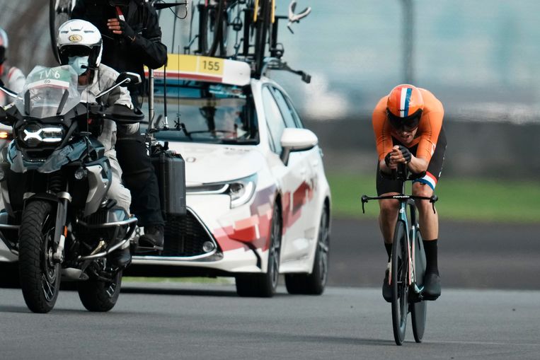 Dumoulin is weer wielrenner, alleen zijn ploeggenoot ...