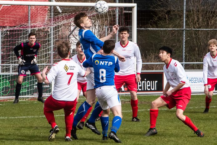 De Sallandse derby tussen Haarle en SDOL bleek opnieuw een prooi voor de ploeg uit Luttenberg. In Haarle won SDOL met 1-2.