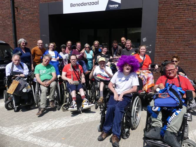 Acteurs met beperking schrijven eigen theaterstuk over buitenaards wezen: “Winky leert ons dat iedereen zichzelf moet kunnen zijn”