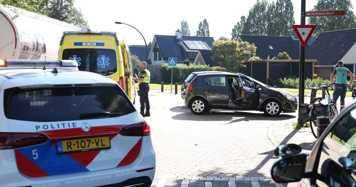Automobilist gewond bij botsing na voorrangsfout in Enter.