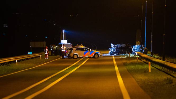 Politieachtervolging eindigt in frontale crash: drie doden op N50 bij Kampen