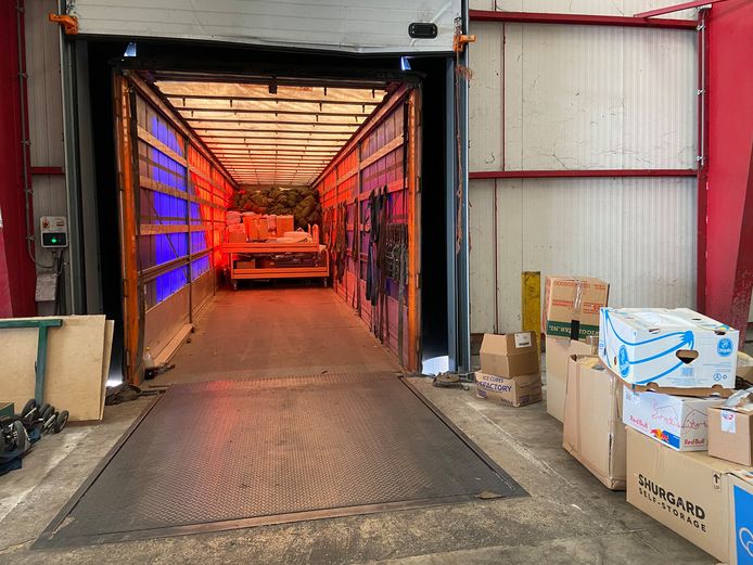 De vijfde vrachtwagen werd donderdag geladen