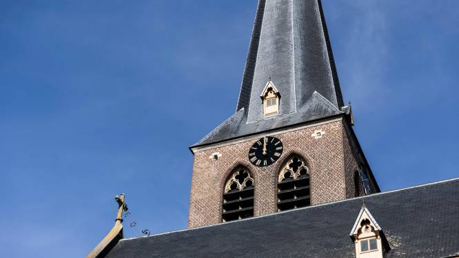 Klokken van de Sint-Trudokerk worden online geveild: “Door de heisa in het verleden, zijn de uurwerken nu fel gegeerd”