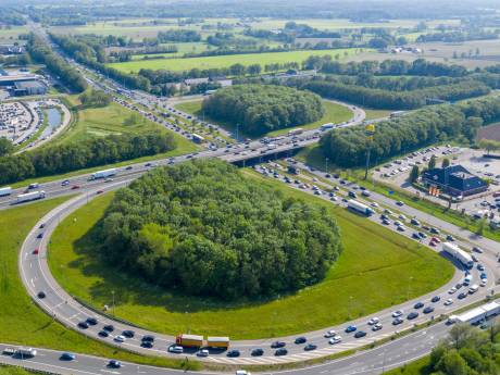 Ondernemers en gemeenten woest op minister: ‘Doe nú iets aan knooppunten Hoevelaken en A1-A30’  