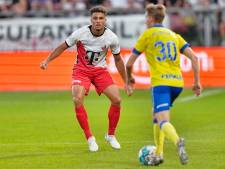 Grote naam of niet, Kluivert draagt bij FC Utrecht de bidons: ‘Hij zou wat minder moeten lullen’ 