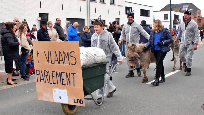 Westende en Lombardsijde vieren carnaval met ezelstoet: “Veel ambiance en snoep en natuurlijk ook ezels”