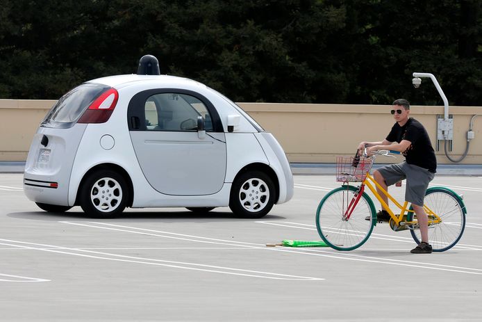 Een zelfrijdende auto van Google in Mountain View, Californië.