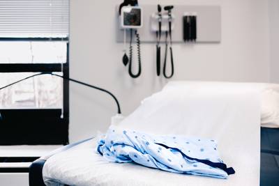 Ziekenhuis Praag betuigt spijt na abortus bij verkeerde patiënt: medewerker geschorst