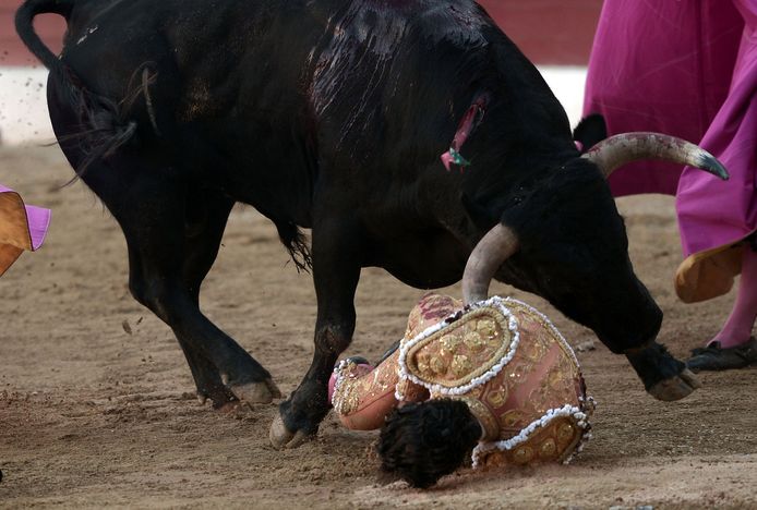 Ivan Fandino werd tijdens een stierengevecht doorboord door de hoorn van de stier.