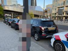 Winkeldief staat letterlijk en figuurlijk voor paal nadat hij recht op Rotterdamse politie afrent