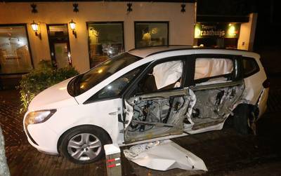 Joyrider (16) richt ravage aan in Brabants dorp