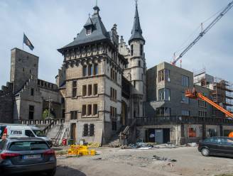 Antwerps bouwmeester verdedigt bijgebouw aan Het Steen ondanks felle kritiek: “We bouwen in de 21ste eeuw, niet meer in de 12de eeuw”