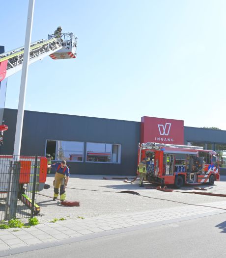 Waterontharder zorgt voor brand bij Westerhuis Verhuur in Almelo