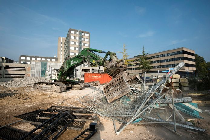 Sloopwerkzaamheden aan de Prinsenhof in Arnhem in 2017. Mogelijk gaan de komende jaren nog meer kantoorpanden tegen de vlakte.