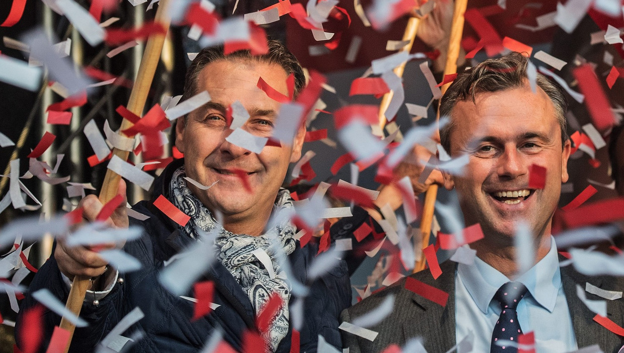 Norbert Hofer (FPÖ) op een meeting. Hij greep naast het presidentschap, maar luisterde wel naar de kiezers die zich geminacht voelden. Beeld EPA