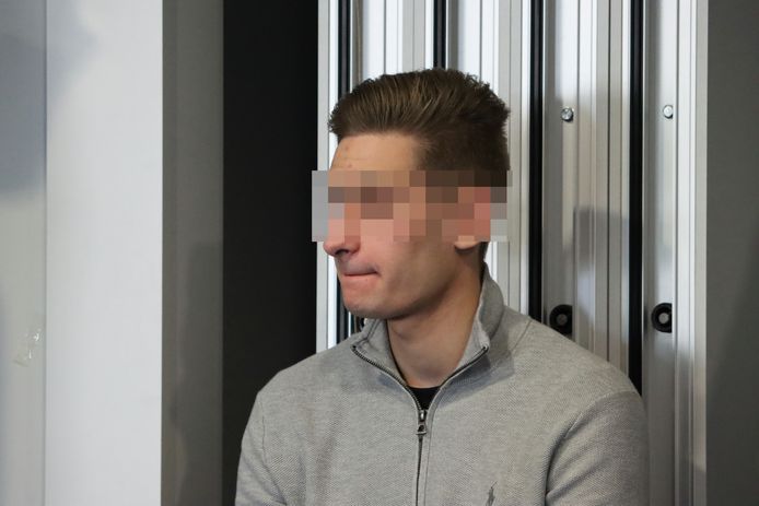 De 22-jarige Jonas V. moet zich verantwoorden voor de moord op zijn vader Adel Mabrouk.