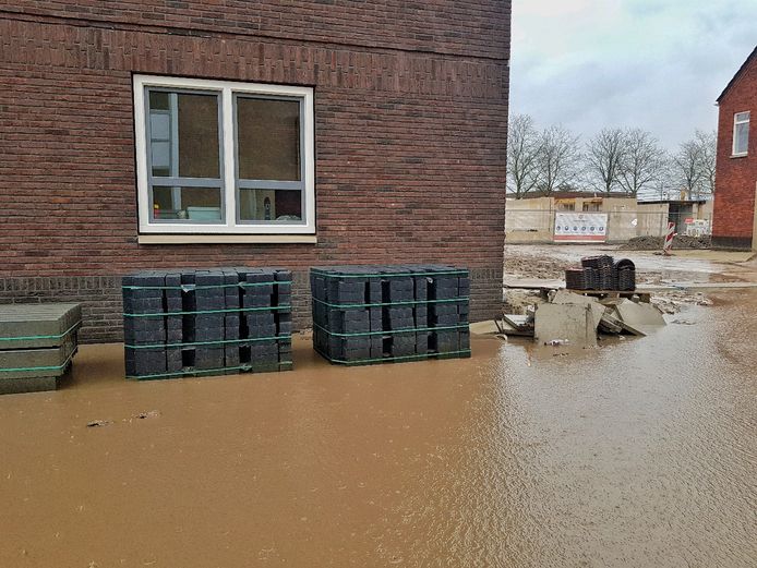 Het water kan niet weg op het KVL-terrein