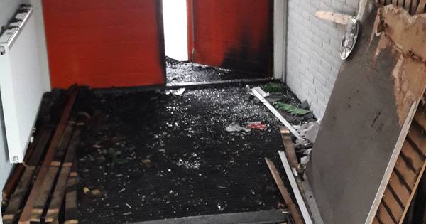 Brand bij De Albatros in Goor vermoedelijk aangestoken - Tubantia