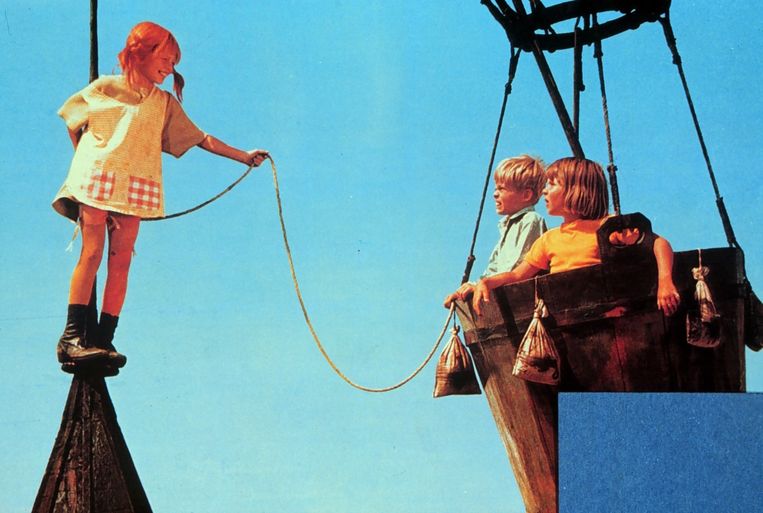 Pippi, Tommy en Annika gaan met een luchtballon naar Taka-Tukaland, waar Pippi's vader gevangen is gezet door piraten. Beeld anp