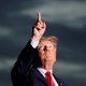 Trump sleept Facebook, Twitter, Google ‘en hun bazen’ voor de rechter