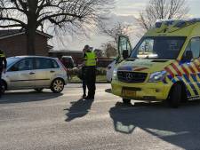 Man loopt hoofdwond op door botsing met auto in Breedenbroek