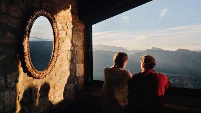 YOLO op z'n best: Airbnb laat 12 gelukkigen een jaar lang gratis wonen in airbnb’s, overal ter wereld