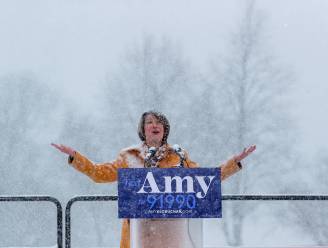 Trump steekt draak met nieuwe klimaatbewuste presidentskandidate die speecht in sneeuwstorm