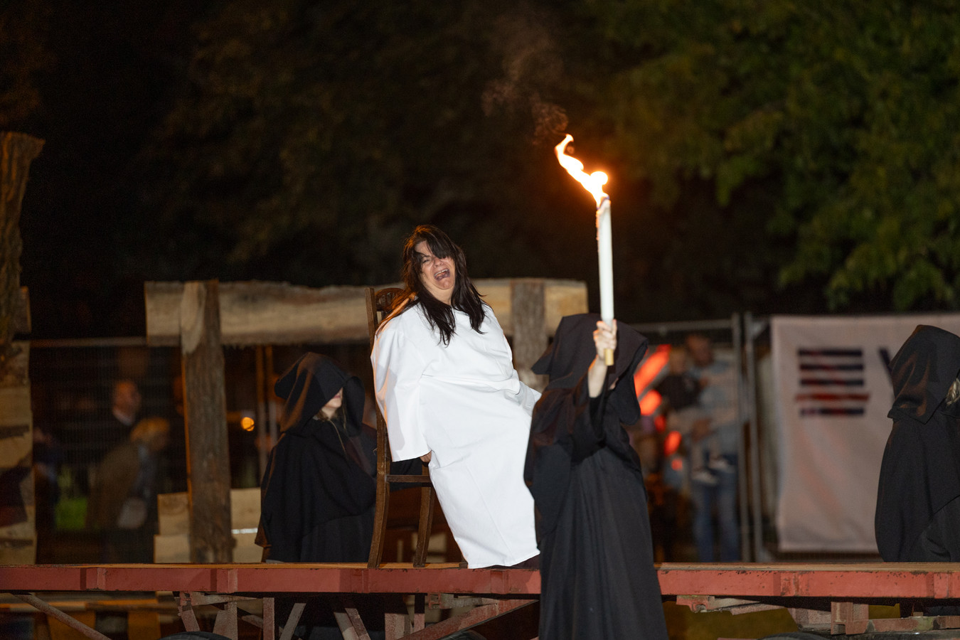 heksenfeesten-brengen-hasseltse-banneuxwijk-weer-naar-de-16e-eeuw-van