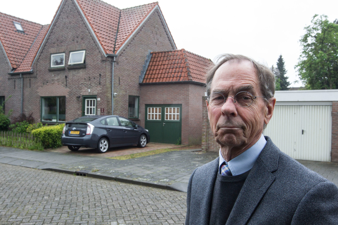 Hij Speciaal Overzicht Alex weet eindelijk voor wie de bom was bedoeld die op zijn opa's huis in  Mierlo-Hout viel | Foto | ed.nl