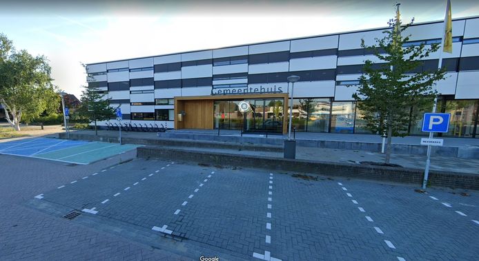 Het gemeentehuis van Waddinxveen aan de Beukenhof.