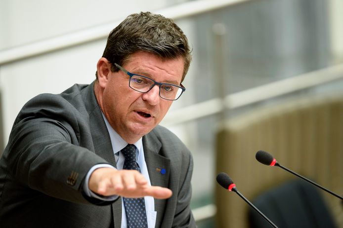 Vlaams minister Bart Tommelein (Open Vld) doet bij de komende gemeenteraadsverkiezingen een gooi naar de burgemeesterssjerp.