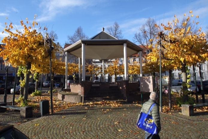 De huidige kiosk in Sint-Oedenrode leek even te moeten wijken voor een nieuw ontwerp, maar inwoners staken daar eigenhandig een stokje voor.