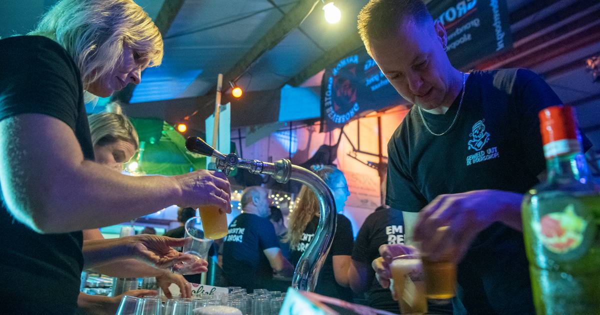 Bierverkoop schiet door bij dorpsfeesten in Oud-Bergentheim: 'Mensen zich helemaal gaan' Vechtdal | destentor.nl