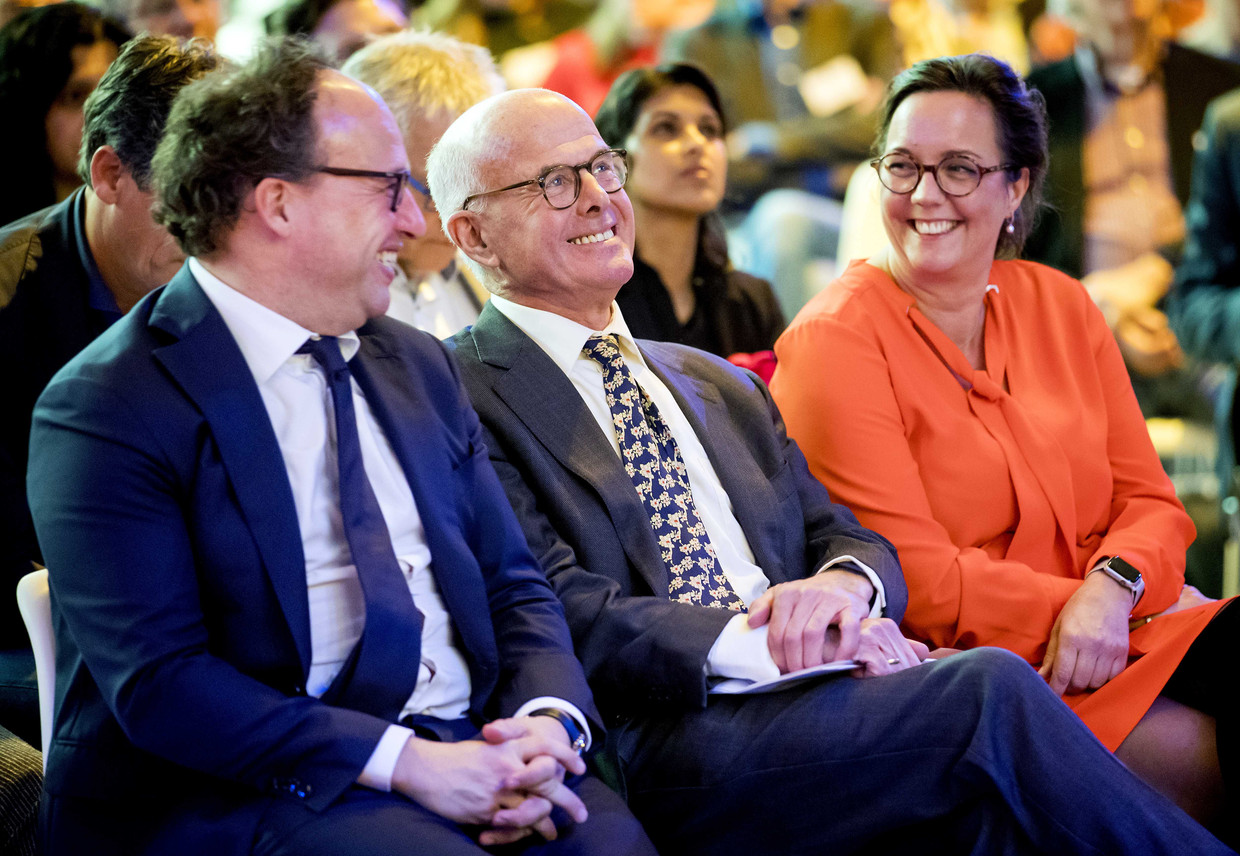 Minister Wouter Koolmees (sociale zaken), Hans Borstlap en staatssecretaris Tamara van Ark (sociale zaken) tijdens de presentatie van het advies. Beeld ANP