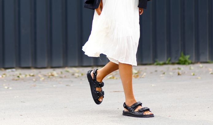 De bewuste sandalen van Chanel.