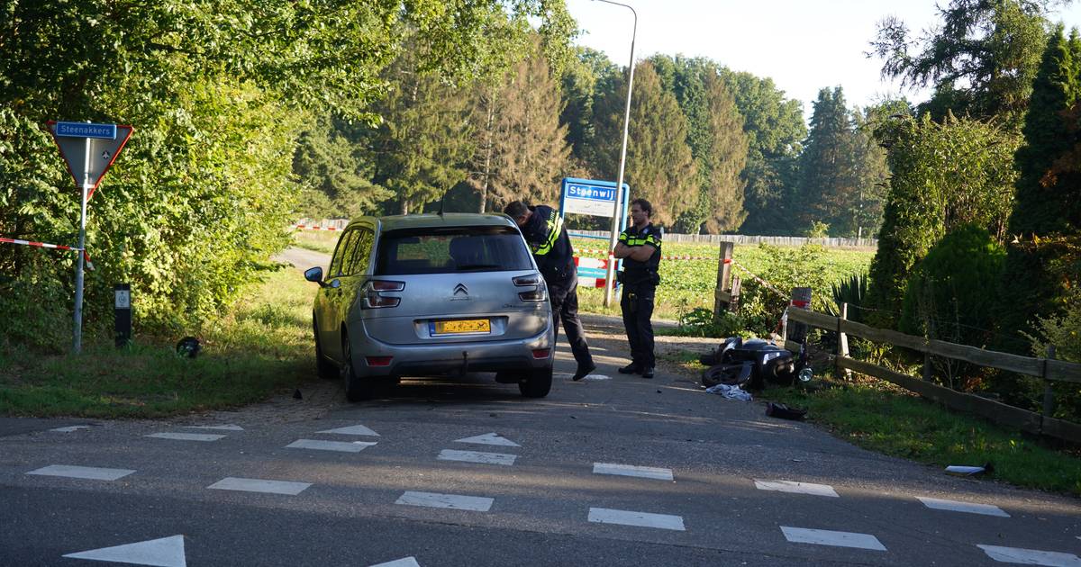 Aanrijding met scooter in Steenwijk, bestuurster met ambulance mee.
