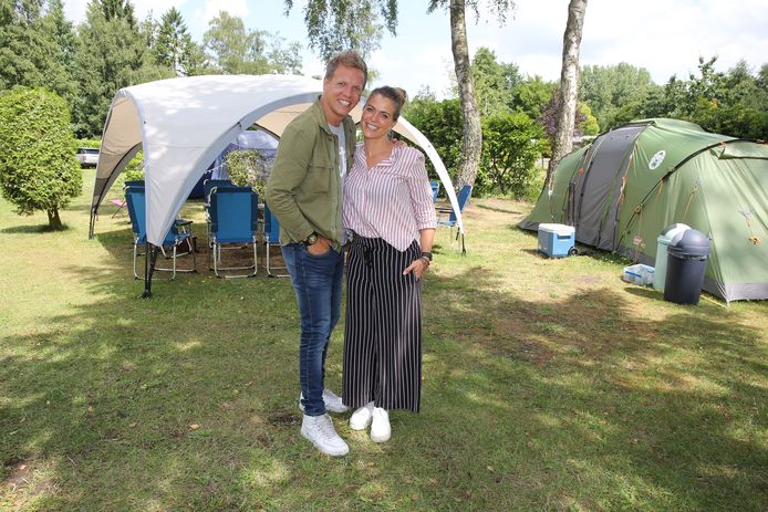 Karen Damen en James Cook maakten samen het programma ‘Camping Karen & James’.