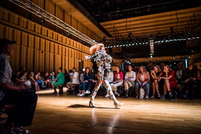 Couturiers van de toekomst tijdens ArtEZ Finals in Musis Arnhem