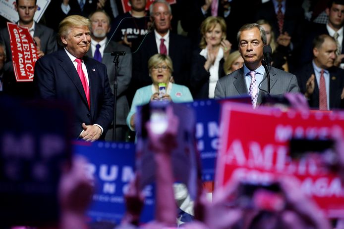 Een foto van Trump en Nigel Farage uit 2016, toen die eerste in volle verkiezingscampagne was.