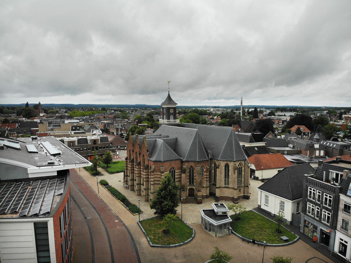 Twee nieuwe dominees in Hervormde Gemeente Rijssen Foto tubantia.nl